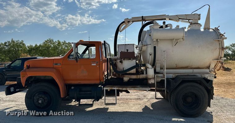 image for item KM9818 1986 Ford F8000  vacuum truck