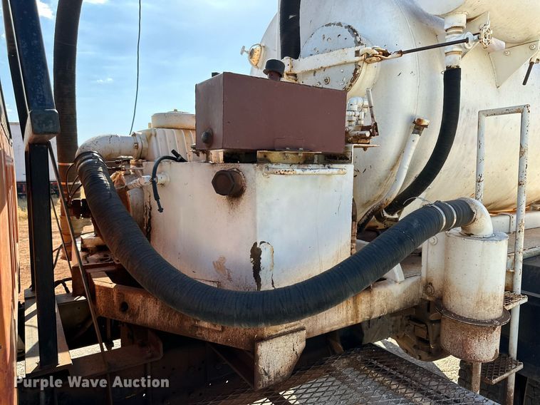 image for item KM9818 1986 Ford F8000  vacuum truck