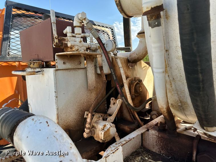 image for item KM9818 1986 Ford F8000  vacuum truck