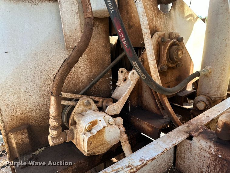 image for item KM9818 1986 Ford F8000  vacuum truck