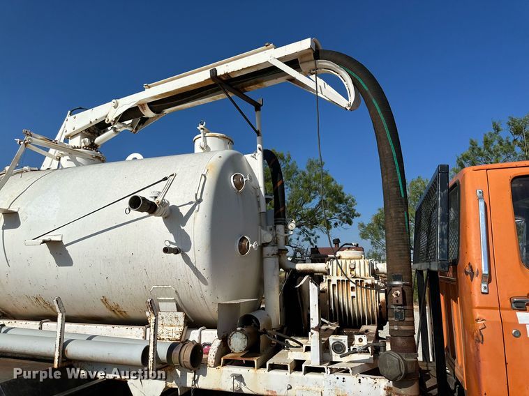 image for item KM9818 1986 Ford F8000  vacuum truck