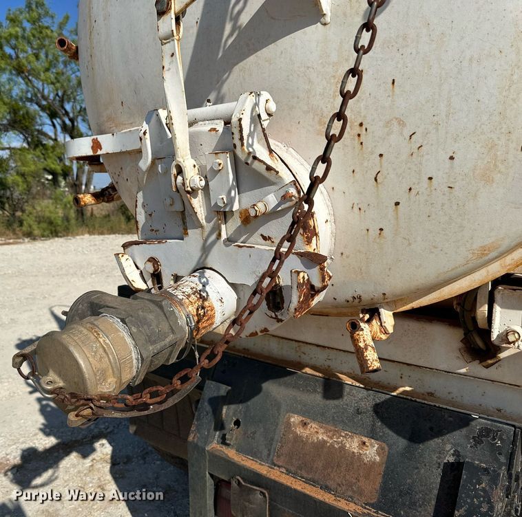 image for item KM9818 1986 Ford F8000  vacuum truck