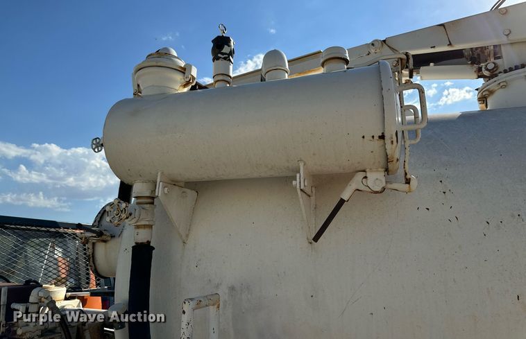 image for item KM9818 1986 Ford F8000  vacuum truck