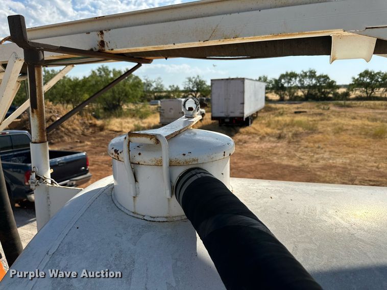 image for item KM9818 1986 Ford F8000  vacuum truck