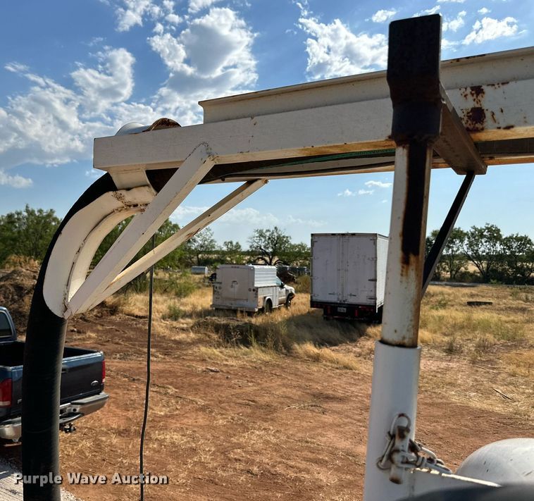 image for item KM9818 1986 Ford F8000  vacuum truck