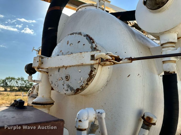 image for item KM9818 1986 Ford F8000  vacuum truck