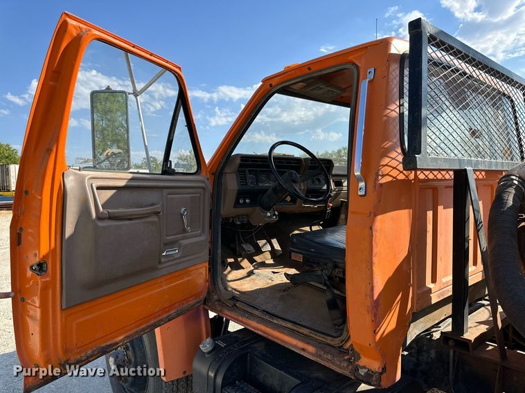 image for item KM9818 1986 Ford F8000  vacuum truck