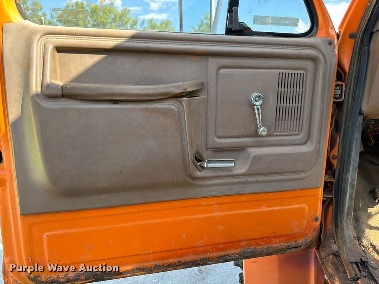 image for item KM9818 1986 Ford F8000  vacuum truck