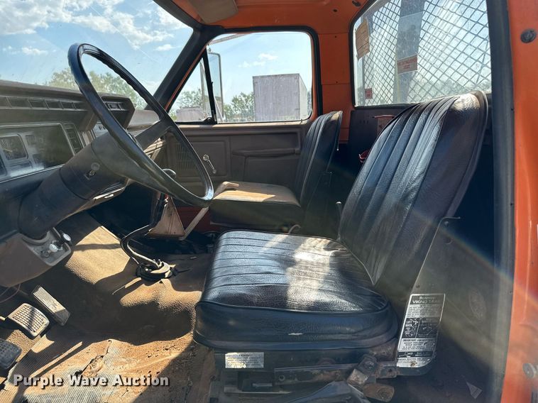 image for item KM9818 1986 Ford F8000  vacuum truck