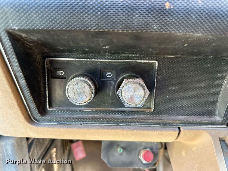 image for item KM9818 1986 Ford F8000  vacuum truck