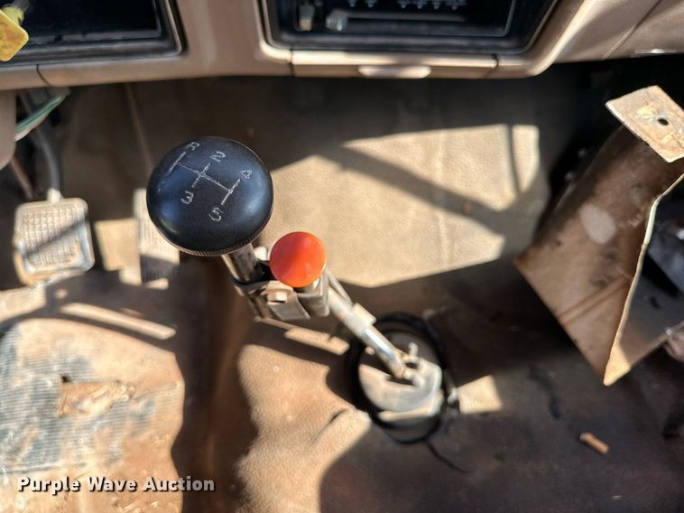 image for item KM9818 1986 Ford F8000  vacuum truck