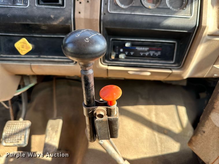 image for item KM9818 1986 Ford F8000  vacuum truck