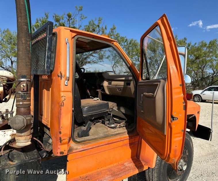 image for item KM9818 1986 Ford F8000  vacuum truck