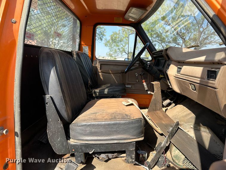 image for item KM9818 1986 Ford F8000  vacuum truck