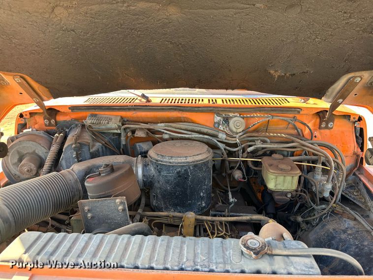 image for item KM9818 1986 Ford F8000  vacuum truck