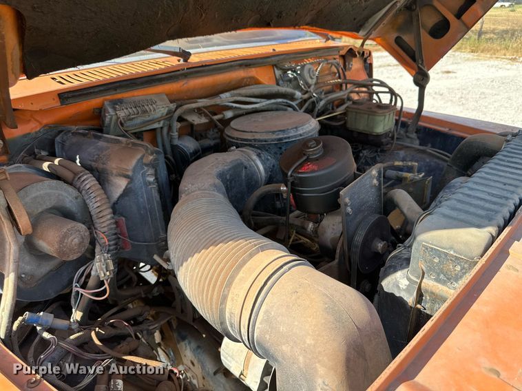 image for item KM9818 1986 Ford F8000  vacuum truck