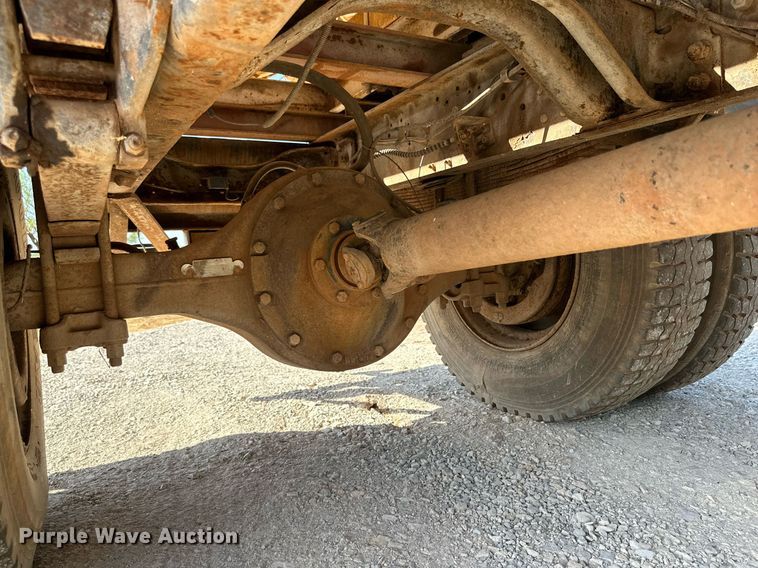 image for item KM9818 1986 Ford F8000  vacuum truck