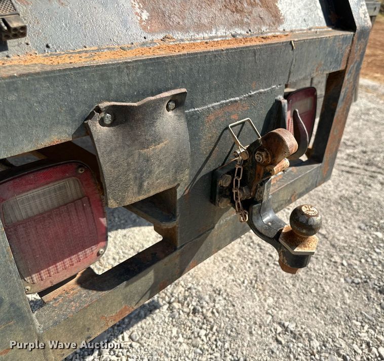 image for item KM9818 1986 Ford F8000  vacuum truck