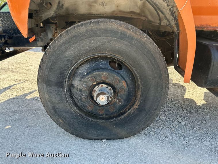 image for item KM9818 1986 Ford F8000  vacuum truck