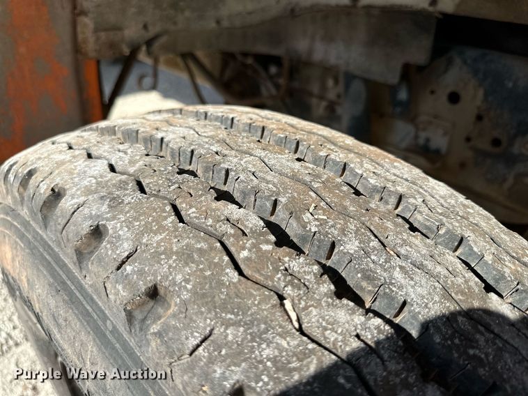 image for item KM9818 1986 Ford F8000  vacuum truck