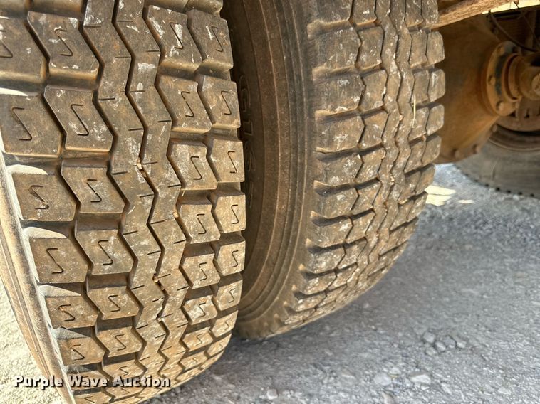 image for item KM9818 1986 Ford F8000  vacuum truck