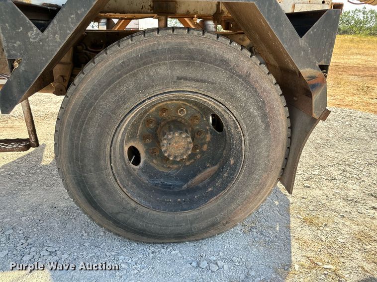 image for item KM9818 1986 Ford F8000  vacuum truck