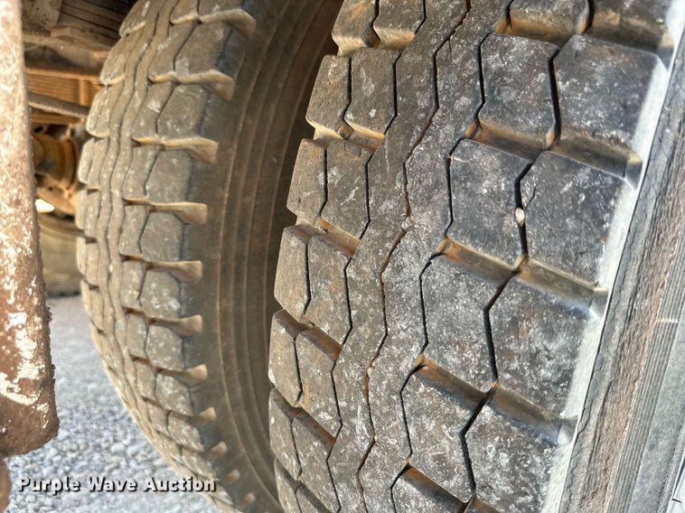 image for item KM9818 1986 Ford F8000  vacuum truck