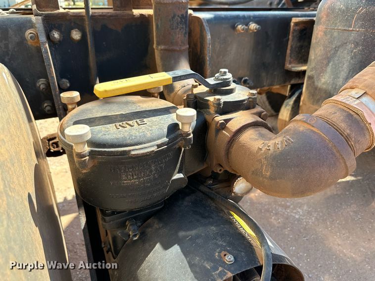 image for item KM9819 2007 Mack CHN613  semi truck