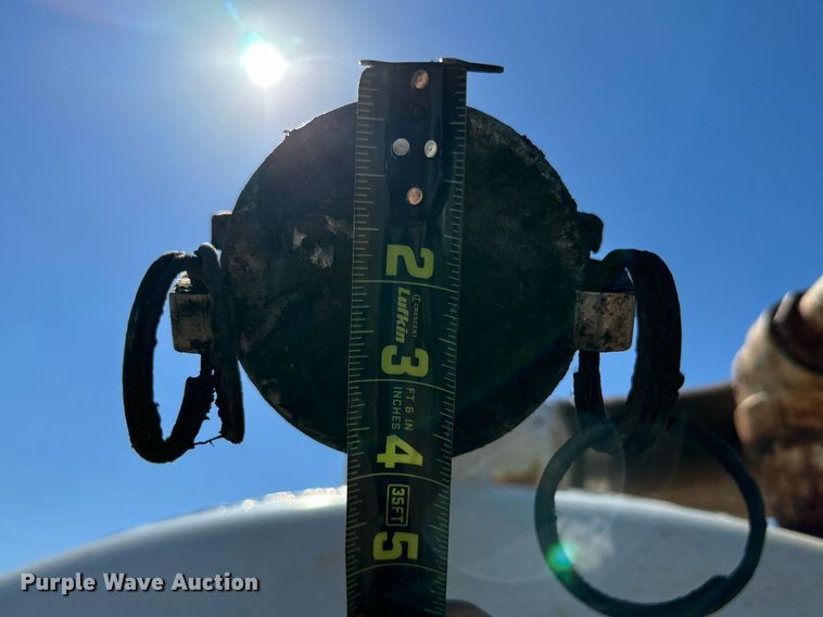 image for item KM9819 2007 Mack CHN613  semi truck