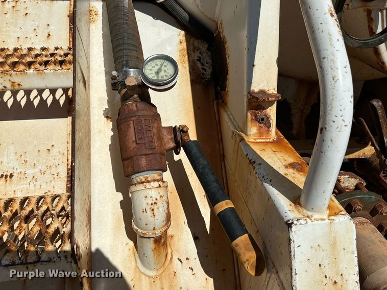 image for item KM9819 2007 Mack CHN613  semi truck