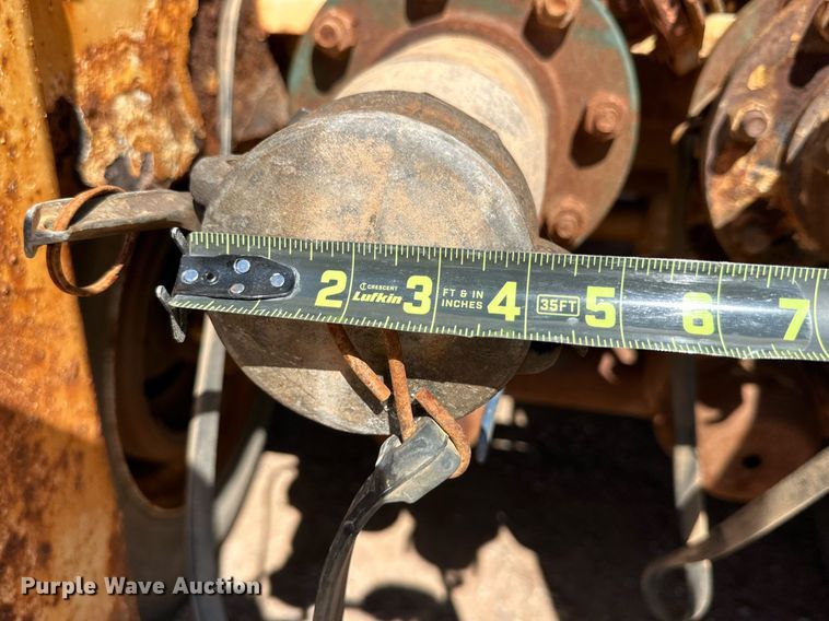 image for item KM9819 2007 Mack CHN613  semi truck