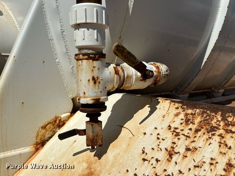 image for item KM9819 2007 Mack CHN613  semi truck