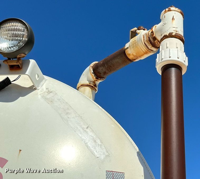 image for item KM9819 2007 Mack CHN613  semi truck