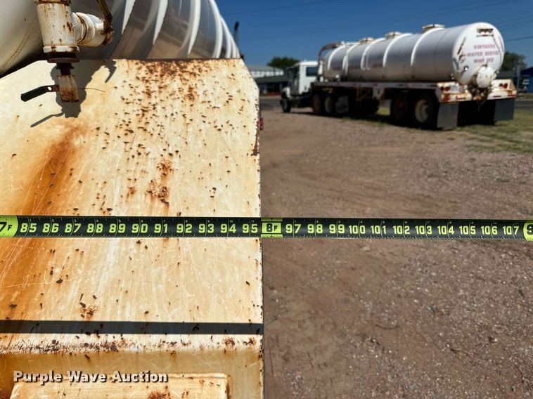 image for item KM9819 2007 Mack CHN613  semi truck