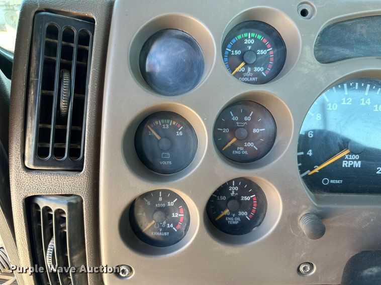 image for item KM9819 2007 Mack CHN613  semi truck