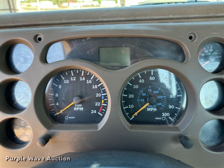 image for item KM9819 2007 Mack CHN613  semi truck