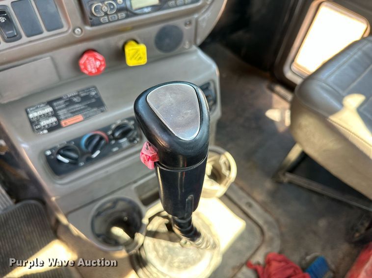 image for item KM9819 2007 Mack CHN613  semi truck