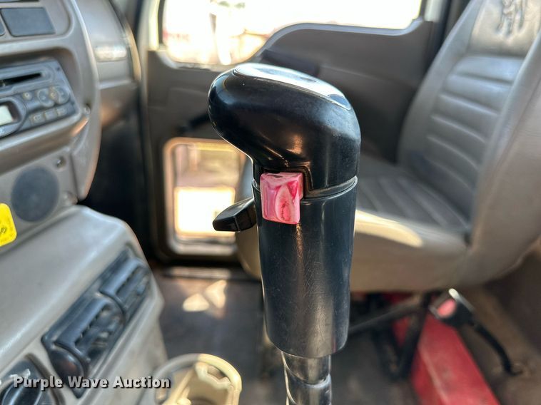 image for item KM9819 2007 Mack CHN613  semi truck