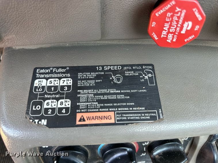 image for item KM9819 2007 Mack CHN613  semi truck