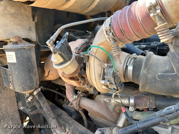 image for item KM9819 2007 Mack CHN613  semi truck