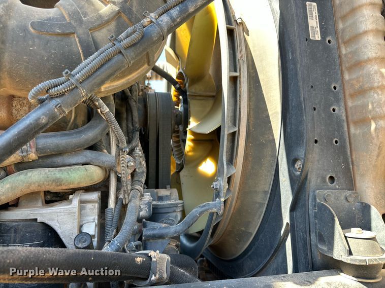 image for item KM9819 2007 Mack CHN613  semi truck