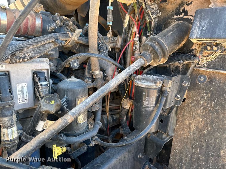 image for item KM9819 2007 Mack CHN613  semi truck