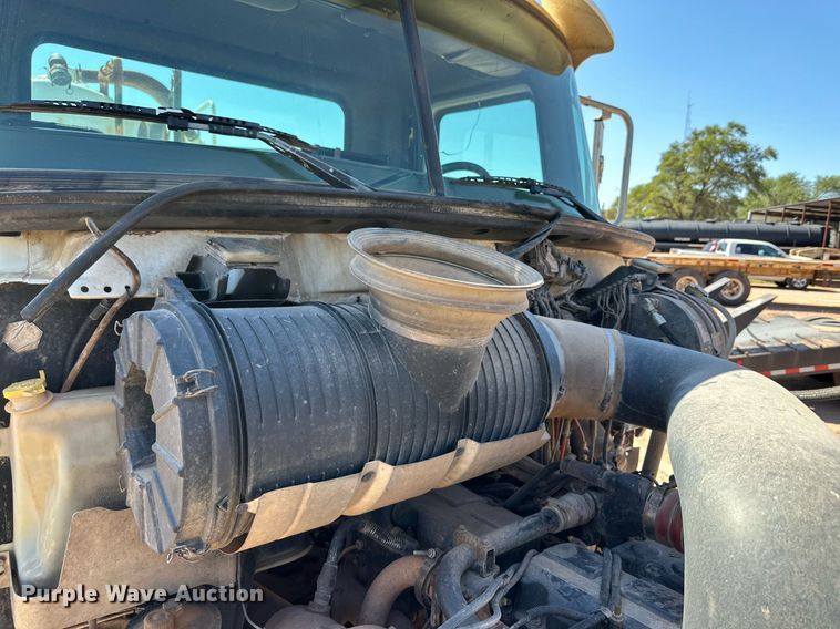 image for item KM9819 2007 Mack CHN613  semi truck