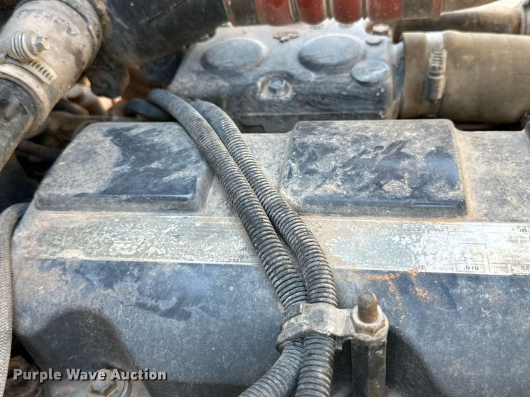 image for item KM9819 2007 Mack CHN613  semi truck