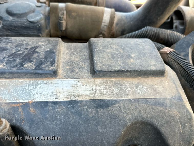 image for item KM9819 2007 Mack CHN613  semi truck