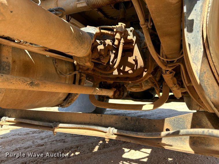 image for item KM9819 2007 Mack CHN613  semi truck