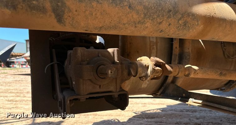 image for item KM9819 2007 Mack CHN613  semi truck