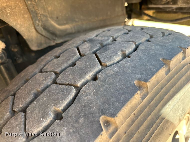 image for item KM9819 2007 Mack CHN613  semi truck