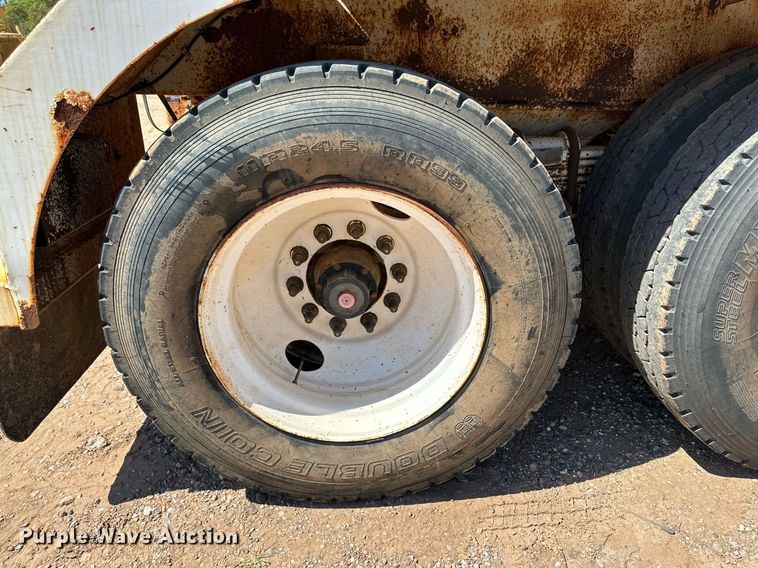 image for item KM9819 2007 Mack CHN613  semi truck