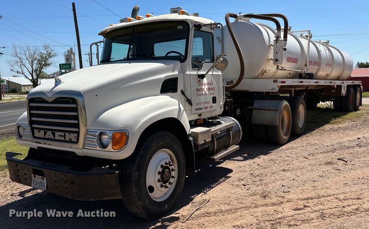 image for item KM9821 2006 Mack CV713  semi truck